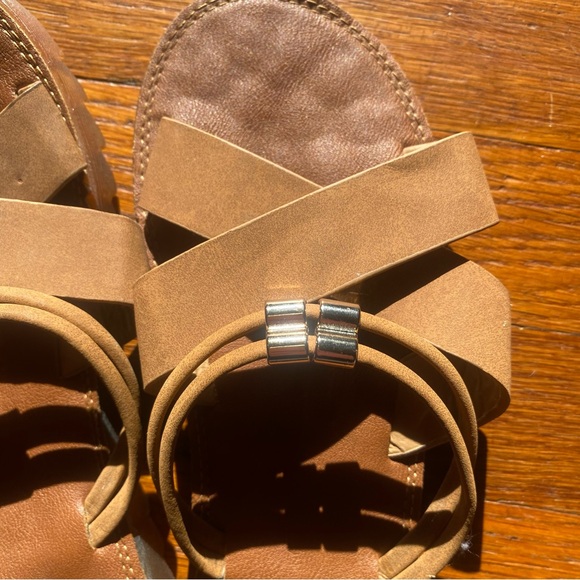 SHEIN Tan Strappy Women's Sandals - Picture 5 of 7